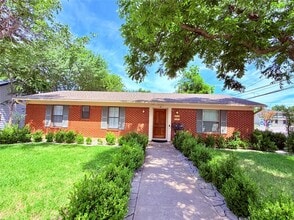 Building Photo - 5014 Evans Ave