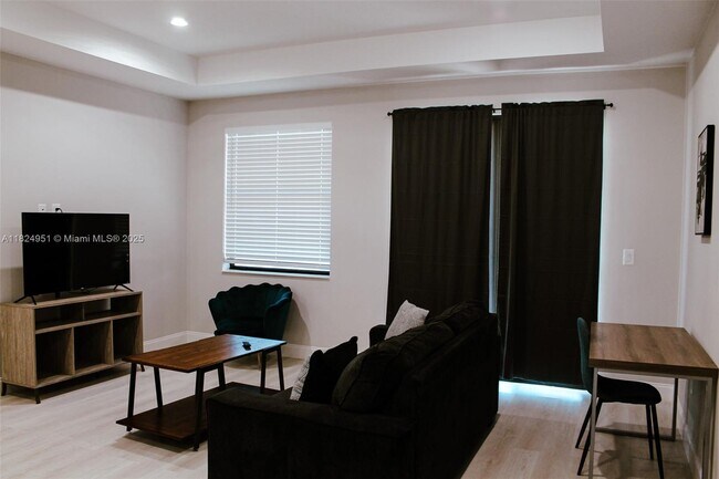 Building Photo - 622 Windermere Dr