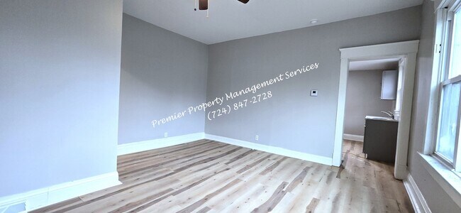 Building Photo - 1429 Hall Ave