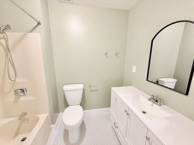 Building Photo - 5949 Rolling Greens Dr