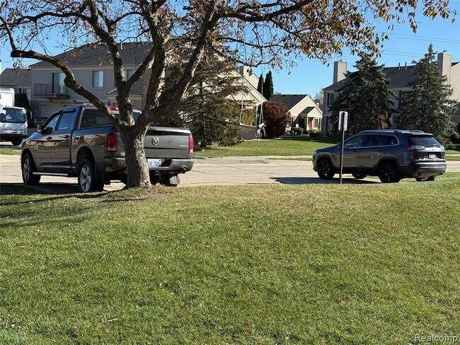 Building Photo - 15894 Cambridge Dr