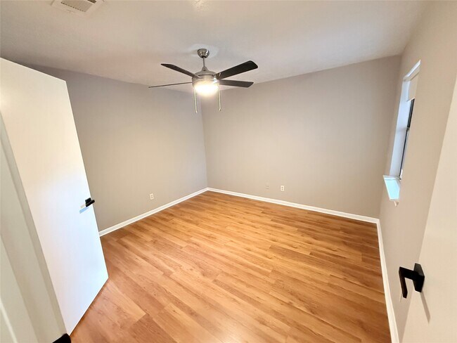 Building Photo - 12755 Mill Ridge Dr