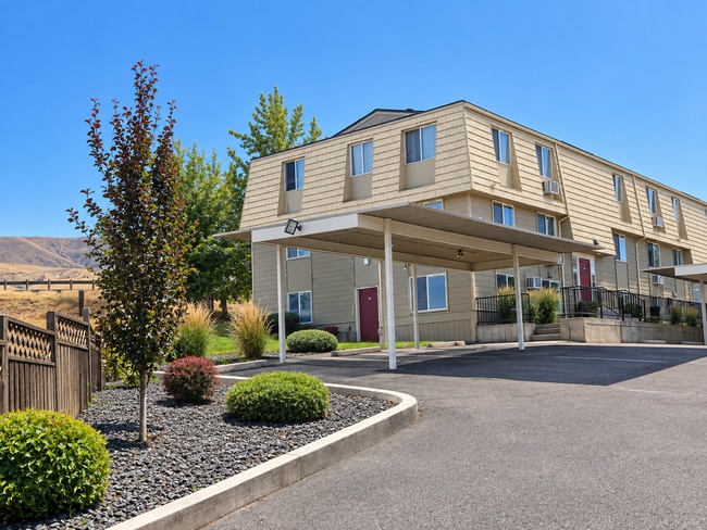 Building Photo - 325 Canyon Dr