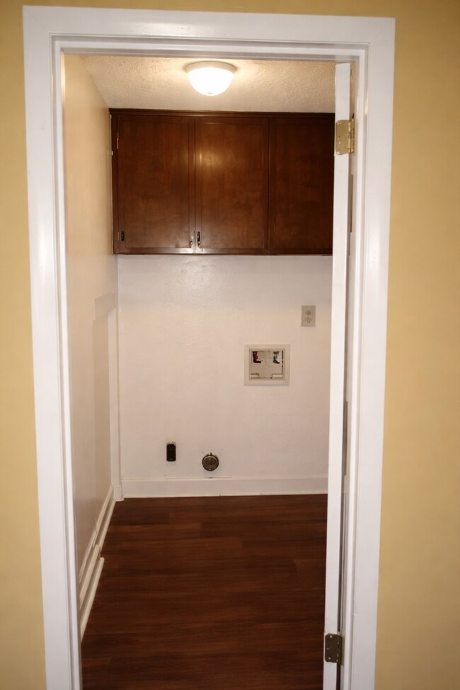 Building Photo - Coming Soon: 3 Bed, 2.5 Bath Condo