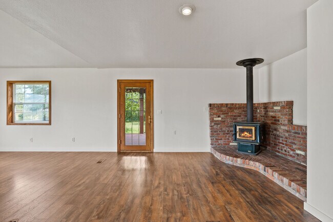 Building Photo - 140 Steppe Ln