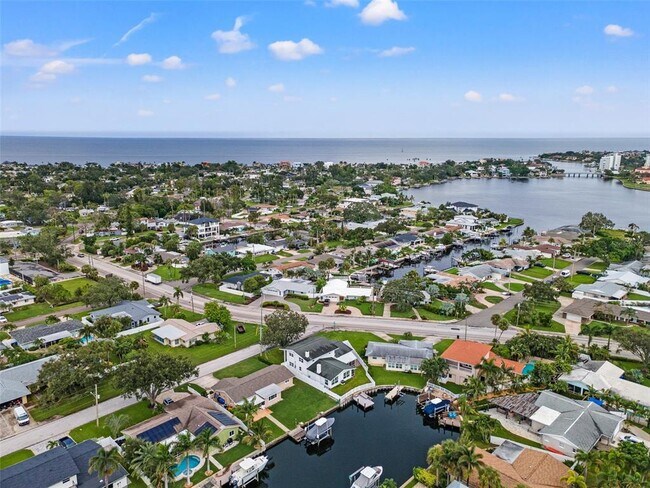 Building Photo - 4000 14th Way NE