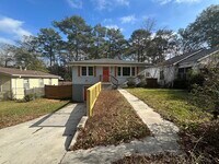 Building Photo - 569 Woods Dr NW