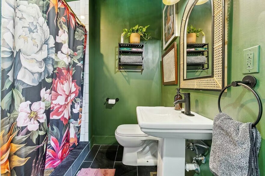 Building Photo - 719 Philip St