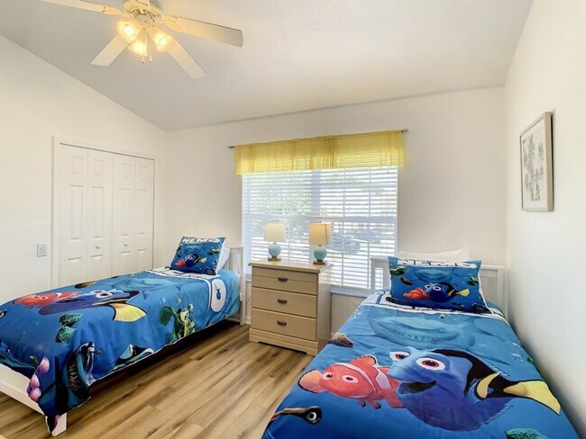 Building Photo - 2356 Silver Palm Dr