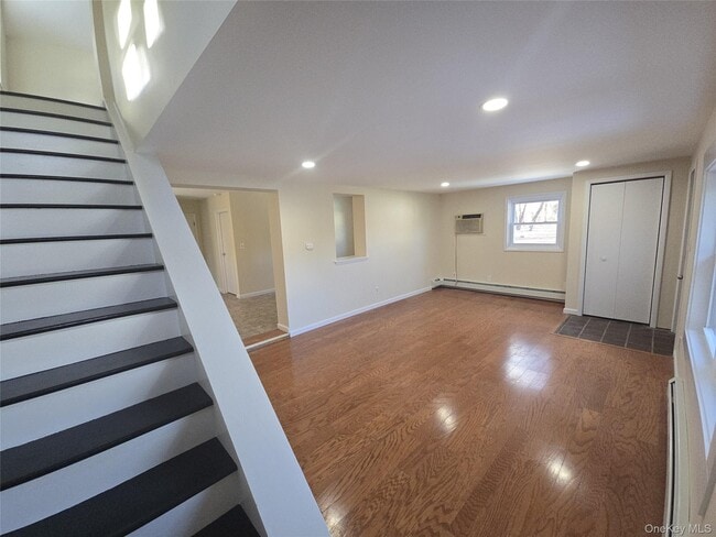 Building Photo - 91 Holloran Rd