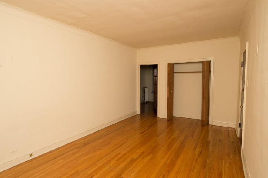 Building Photo - 4228 N Paulina St