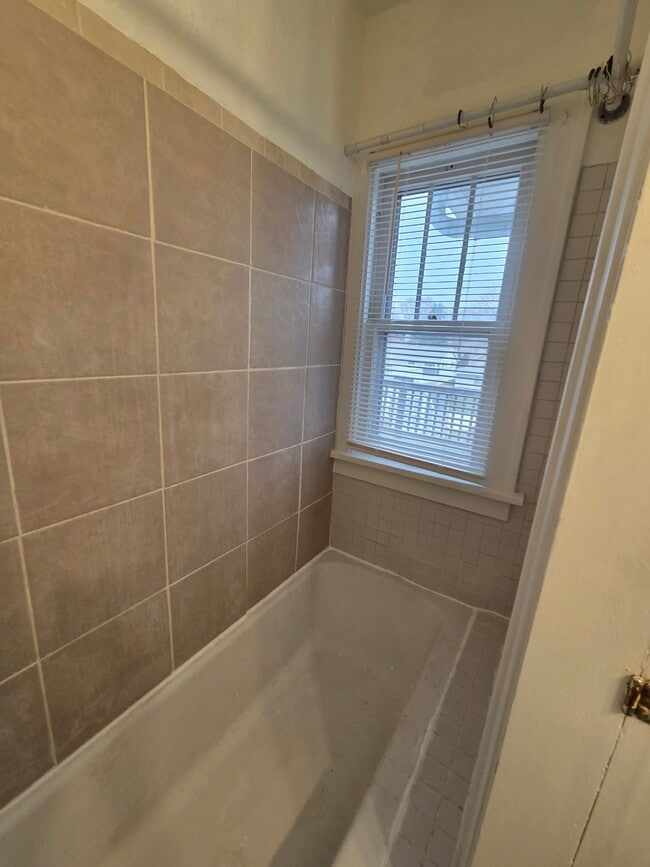 Building Photo - 2400 S Henry St