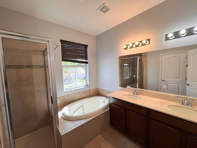 Building Photo - 11334 SW Glengarry Ct