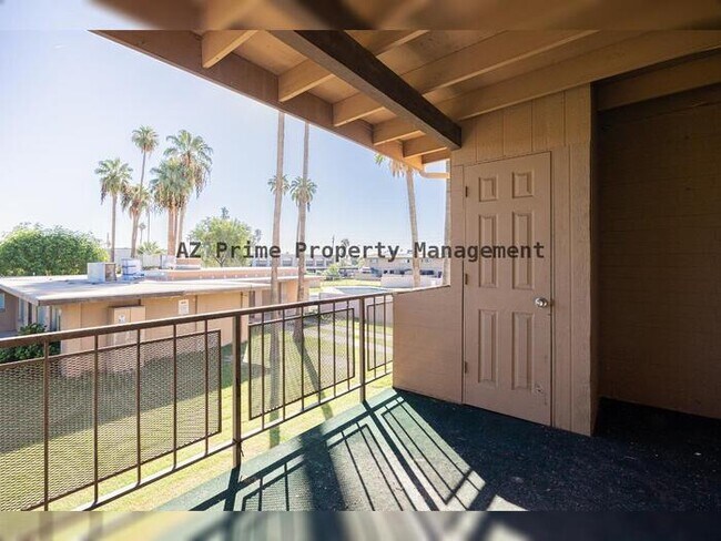 Building Photo - 2411 W Hazelwood St