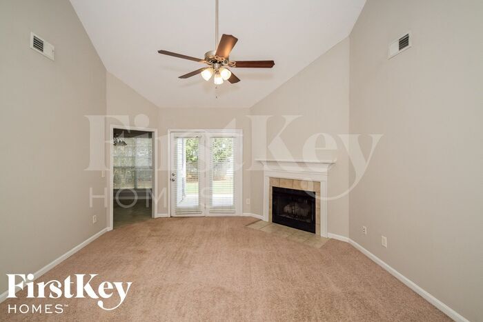 Building Photo - 4005 Cambridge Dr