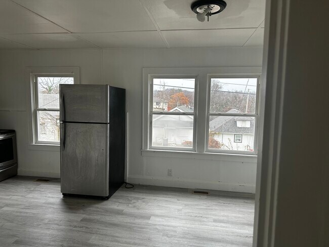 Building Photo - 286 Norway Ave