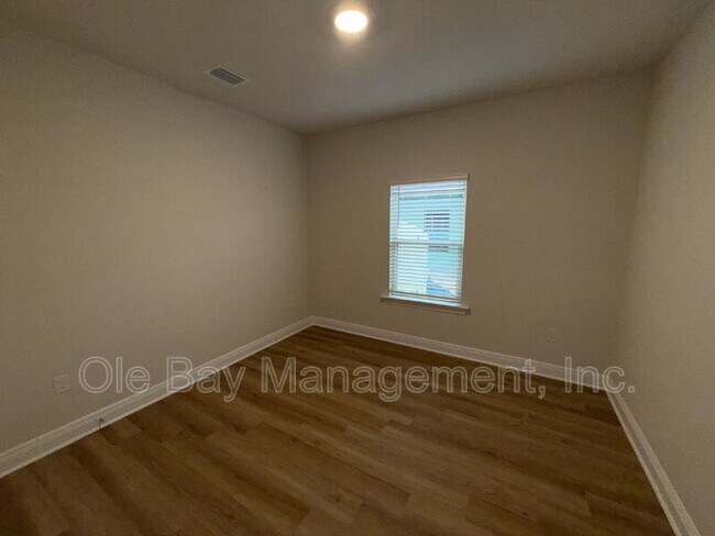 Building Photo - 31697 Lyon Rd
