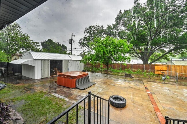 Building Photo - 2138 Lynbrook Ln
