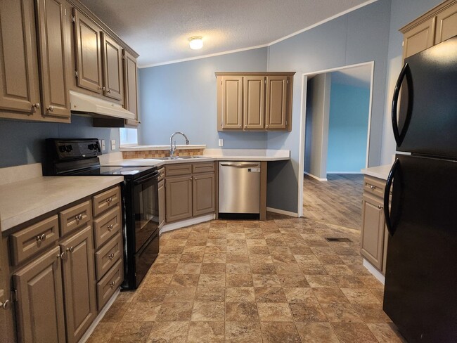 Building Photo - 1625 Main St