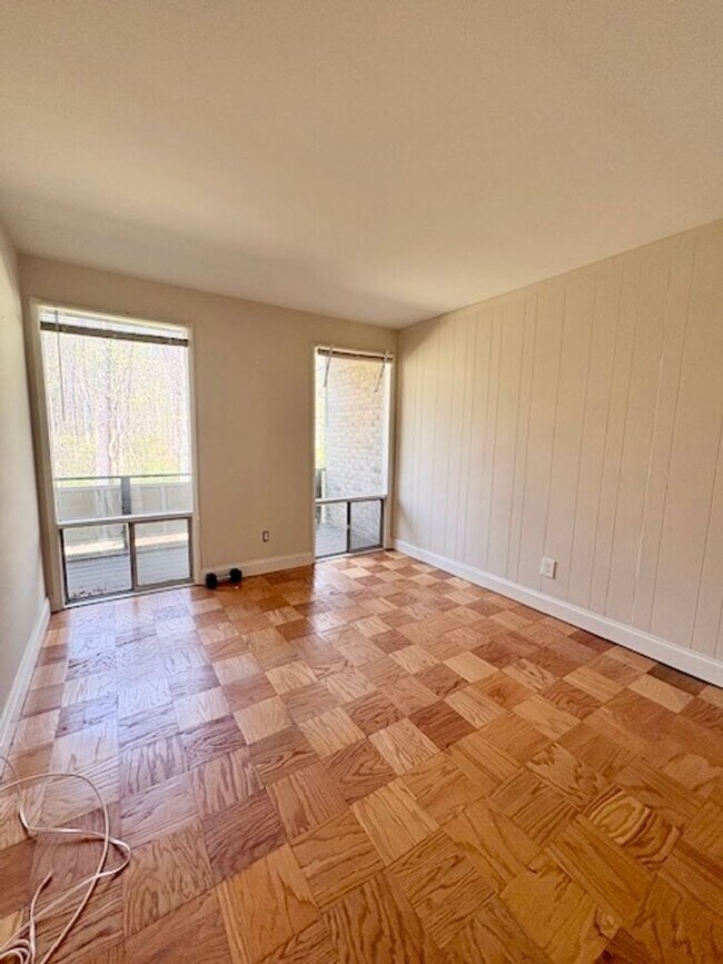 Building Photo - Remodeled 2 BR 1BA in Bethesda. Private front patio. Most utilities included.