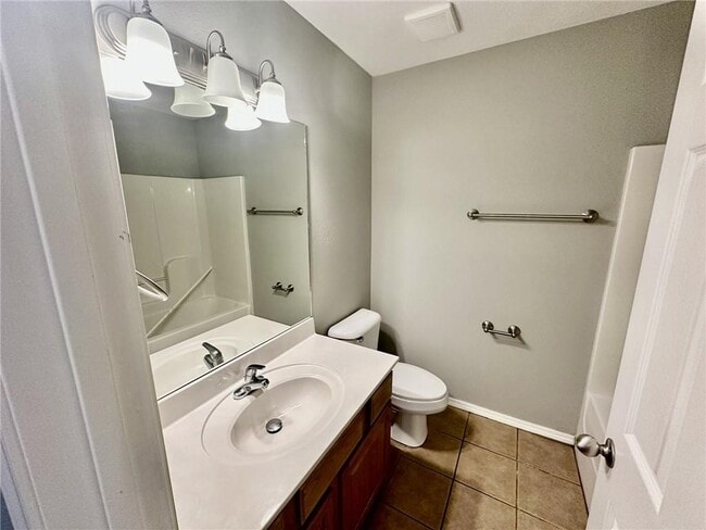 Building Photo - 1431 W Jct St