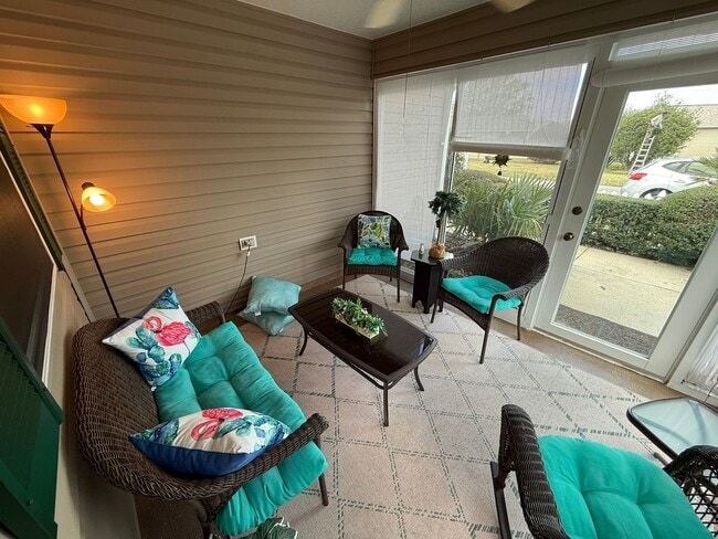 Building Photo - Charming SEASONAL 2+2 Villa in the Village of Sabal Chase