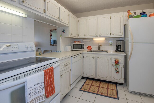Building Photo - 1502 S Lakeside Dr