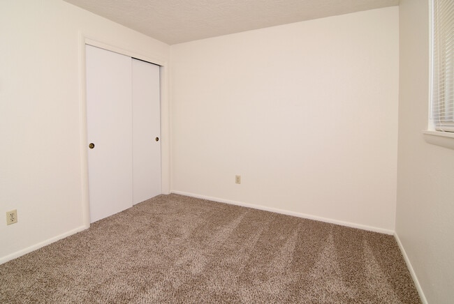 Building Photo - Very Cute Nampa 2 bd, 1b Home with private...