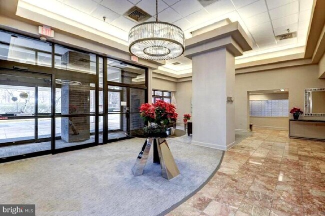 Building Photo - 1808 Old Meadow Rd