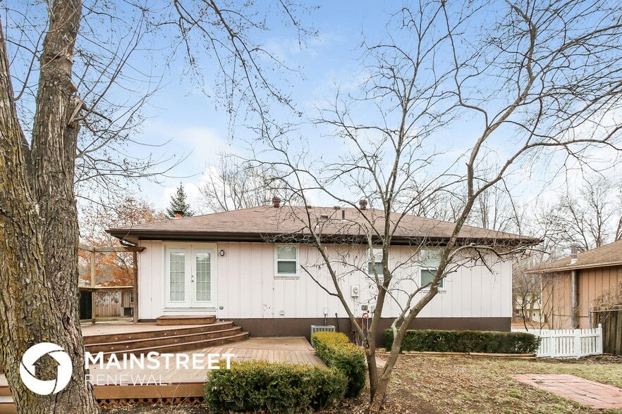 Building Photo - 2308 S 17th Terrace