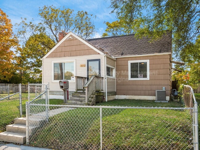 Building Photo - 1621 Sullivant Ave