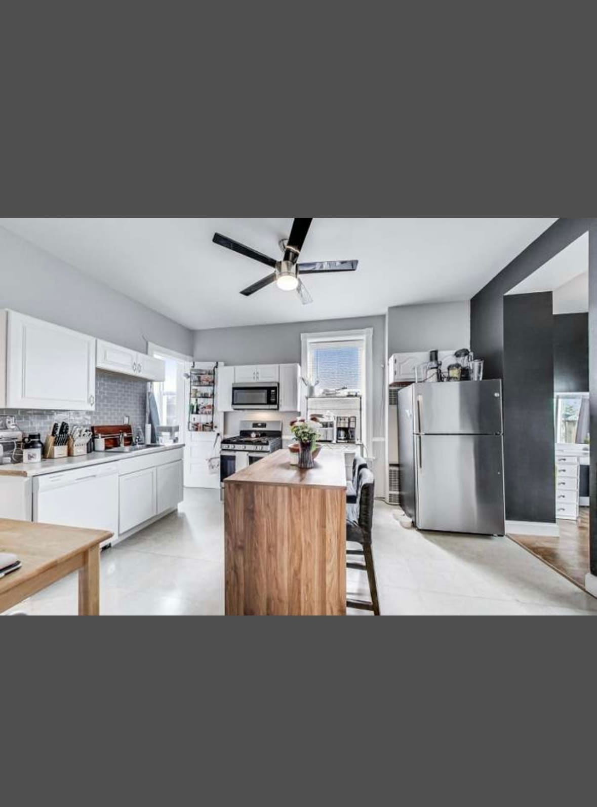 Building Photo - 3412 N Janssen Ave