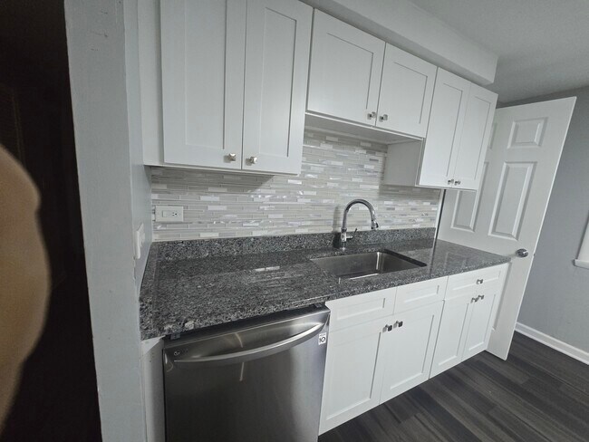 Building Photo - 1430 Hartmann Dr