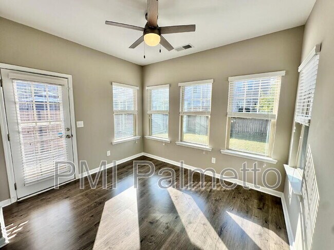 Building Photo - 117 Weeping Oak Ln