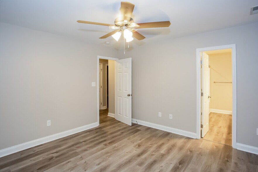 Building Photo - 584 Jackson Terrace SW