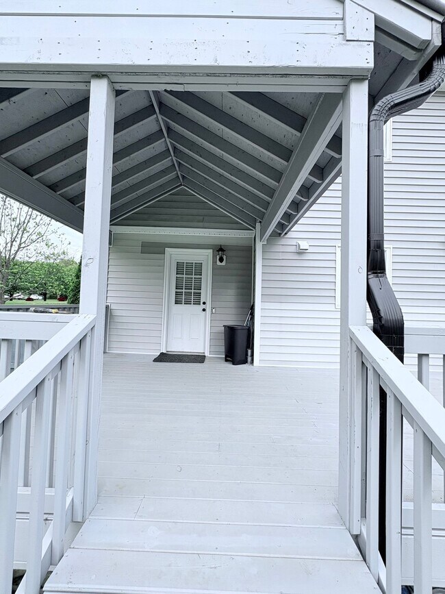 Building Photo - 5501 Meadow Run