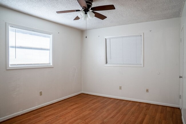 Building Photo - 213 Birch Dr
