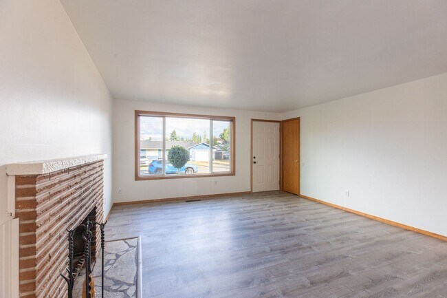 Building Photo - 8024 Florida Dr