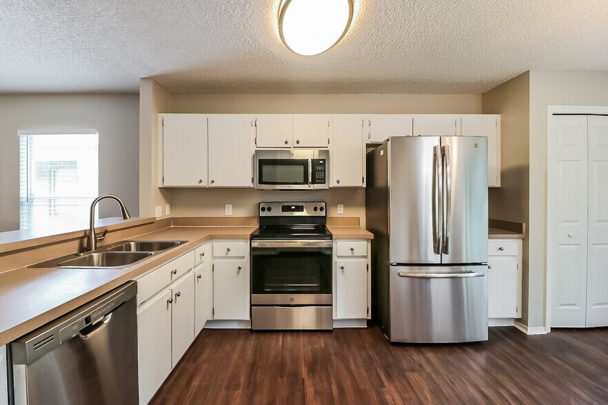 Building Photo - 8730 Morrison Oaks Ct