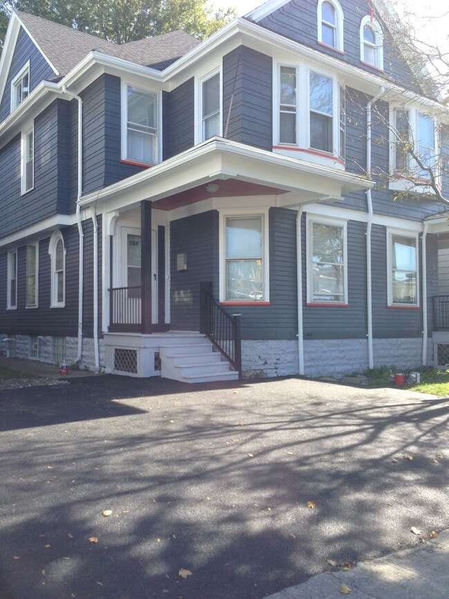 Building Photo - 324-326 Mt Hope Ave