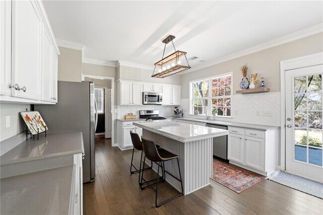 Building Photo - 943 Bendleton Dr