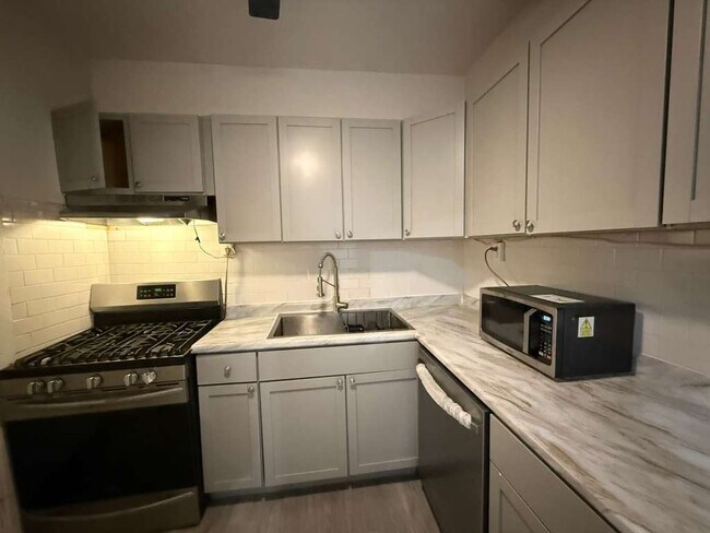 Building Photo - 1707 W Wallen Ave