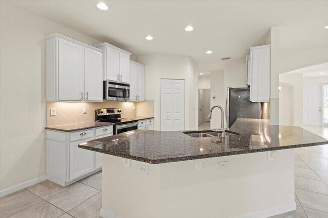 Building Photo - 12133 SW Aventino Dr