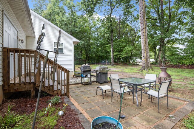 Building Photo - 1701 Willa Pl Dr