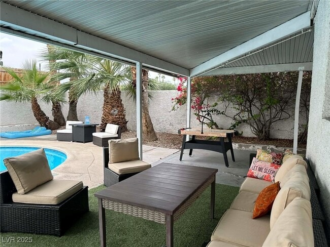 Building Photo - 2419 E Vegas Valley Dr