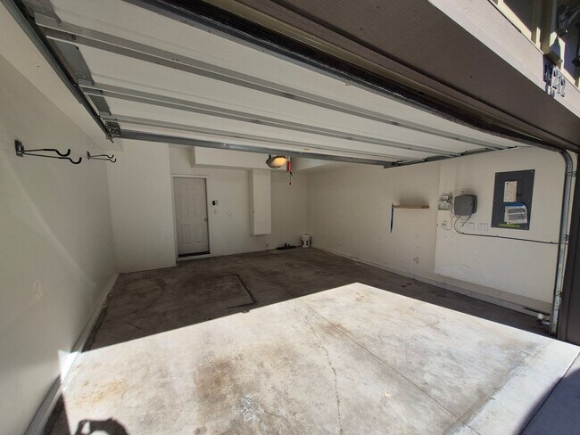 Building Photo - Great Townhouse in Arbor Station