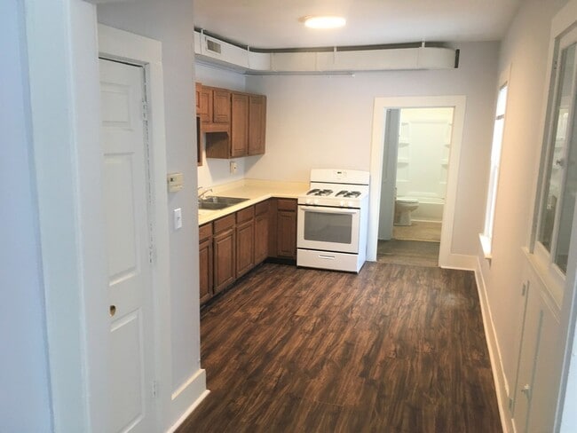 Building Photo - 9th St 3-Plex