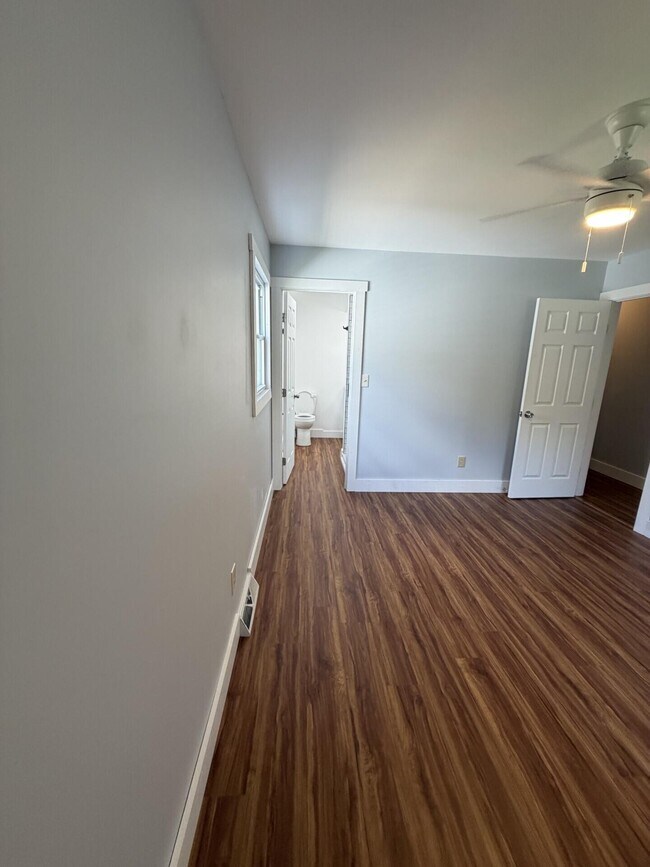 Building Photo - 721 Wayland Dr