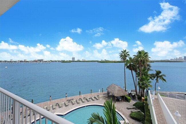Building Photo - 10350 W Bay Harbor Dr