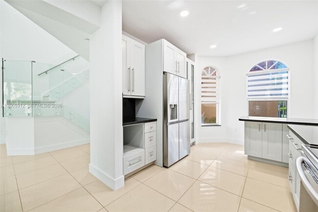 Building Photo - 21012 NE 34th Ct